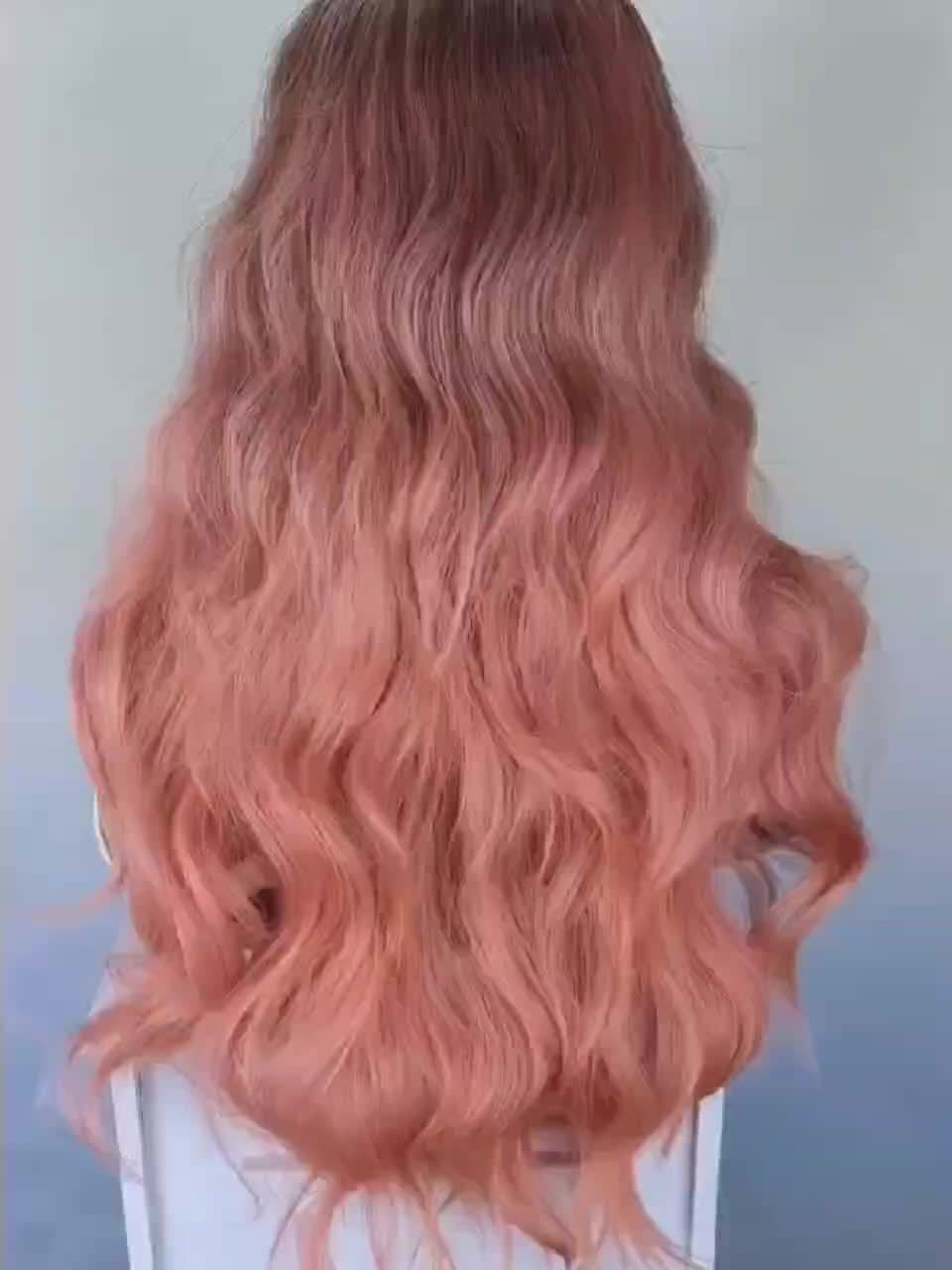 Peruca Rosa Curta Ondulada com Franja